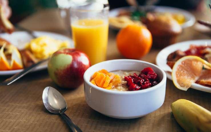 ŻYJ DLA SERCA "A high-energy breakfast should be part of a healthy lifestyle," "Eating