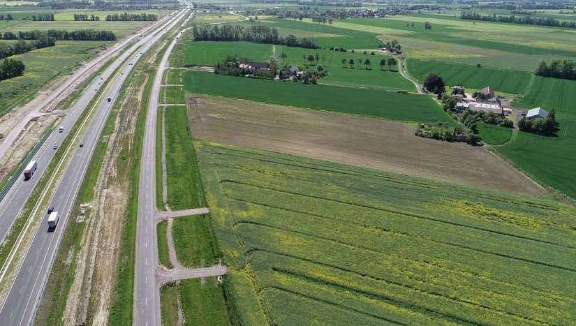 7. Uwarunkowania komunikacyjne (w tym realizacja drogi S7) i ich wpływ na ustalenia planu miejscowego.