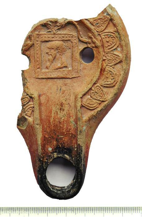or colourless, and mug-like lamps made of light green glass (WAGNER 2015: 159, 165 167), as well as oil lamps, a Tunisian original production dated from the beginning of the 5 th to the early 6 th c.