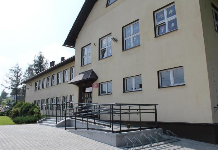 INWESTYCJĘ OŚWIATOWE ROBOTY REMONTOWE W SZKOLE NA GRANICACH W ramach tego zadania, wykonano konieczne