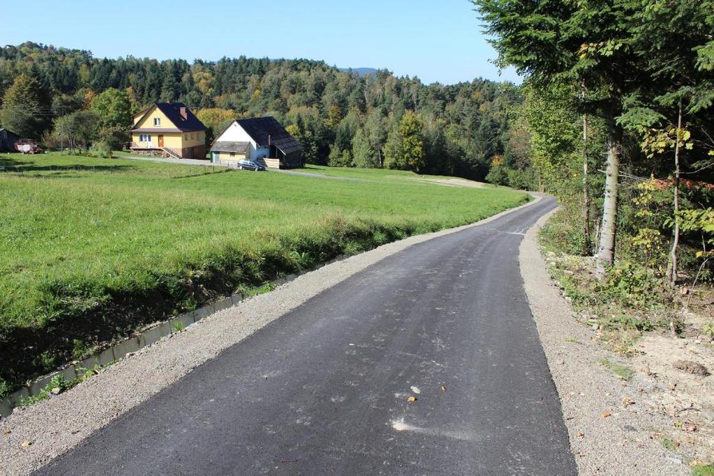 REMONT DROGI BRZEZIE W ramach zadania wykonano podbudowę i położono nawierzchnię asfaltową na