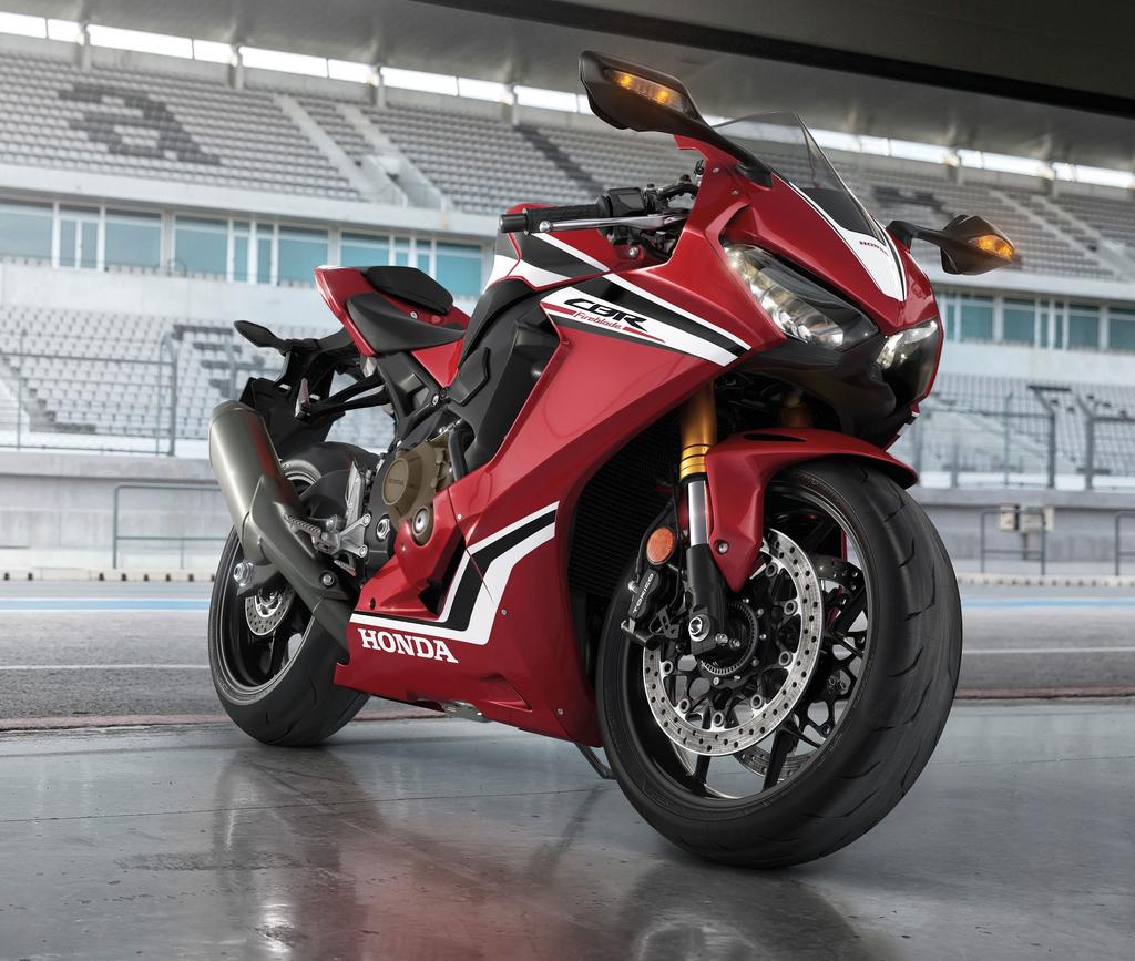 CBR1000RR, SP1/SP2 KLUCZOWE CECHY PGM-FI HECS3 ABS HISS OŚWIETLENIE LED EURO 4 DCT 93 kw przy 5500 obr./min Moc maksymalna 170 przy 4500 obr./min Maks. moment obr.