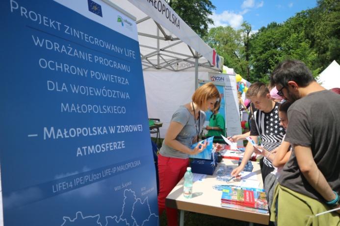 kotłów: Przeprowadzili 279 kontroli przedwykonawczych oraz 124 kontrole powykonawczych, Rozpatrzyli 163 wniosków mieszkańców i przygotowali dokumenty, dzięki którym zawartych zostało 289 umów o