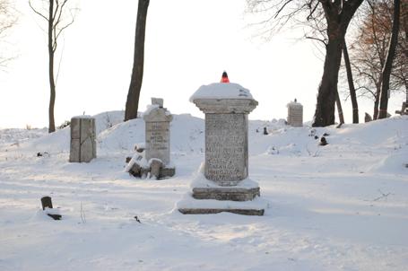 Cmentarz zimą.