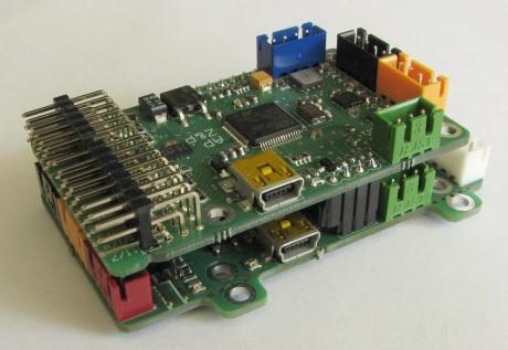Podłączenie elektryczne Autopilot pracuje wyłącznie w połączeniu z układem OSD.