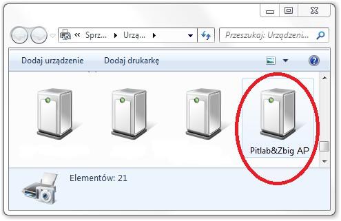 Aplikacja komunikuje się z płytką sterownika poprzez port USB i typowy kabel mini-usb.