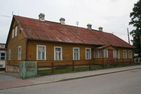 Grodzieńskiej natomiast do zabytków należą: budynek szpitalny oraz dom mieszkalny nr 89. Centralny fragment m. Knyszyn stanowi Rynek wraz z przyległymi ulicami.