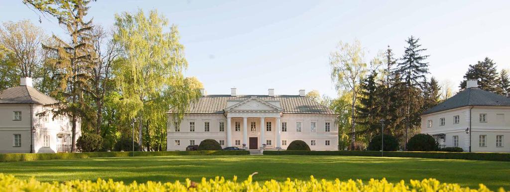 Kompleks pałacowo-parkowy w Małej Wsi łączy piękno XVIIIwiecznej architektury i nowoczesnych rozwiązań eventowych.