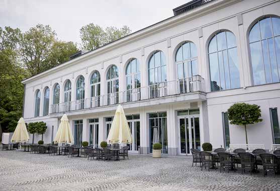 Sala Klubowa Dolna sala Klubowa, jest nieco bardziej kameralna. W ustawieniu bankietowym pomieści 120 osób.