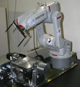 Stosowane narzędzia mogą być posiadać część roboczą stacjonarną względem głowicy robota (Rys.