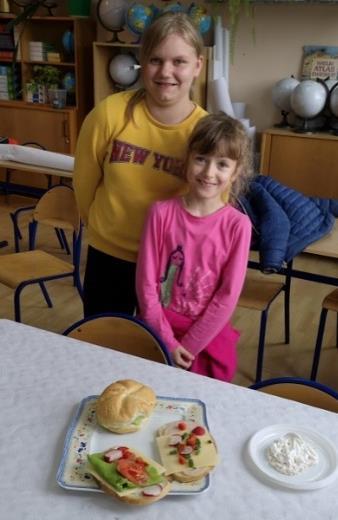 Zwycięzcami zostali: W klasach V: I miejsce - Wiktoria Dzierżak - klasa V B II miejsce - Blanka Stępień - klasa V B III miejsce - Michał Kuliś - klasa V A W klasach VI: I miejsce - Joanna Świętlicka