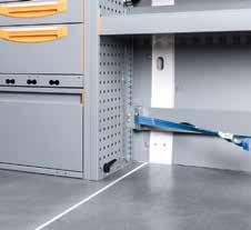SUJECIÓN FLEXILE MOCOWNIE ELSTYCZNE FLEXIILIDD Y DURILIDD DE LOS EQUIPMIENTOS PR FURGONETS STORE VN Store Van utiliza un sistema de carril especial para la sujeción de las estanterías para furgonetas