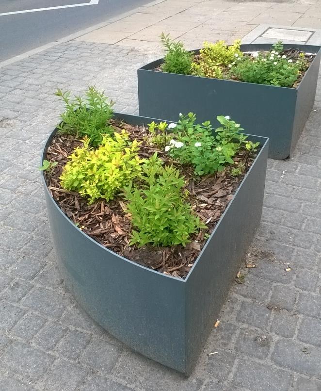 kwadratowe oraz 6 donic półokrągłych.