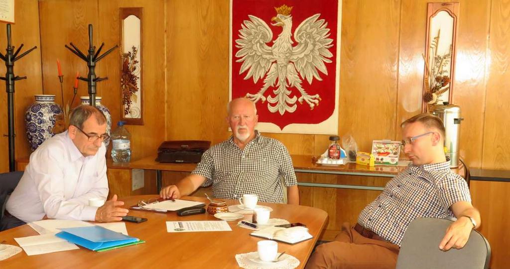 Uznał, że nieformalne przekazywanie wiedzy jeden drugiemu jest wycinkowe, niekompletne i pozostawia