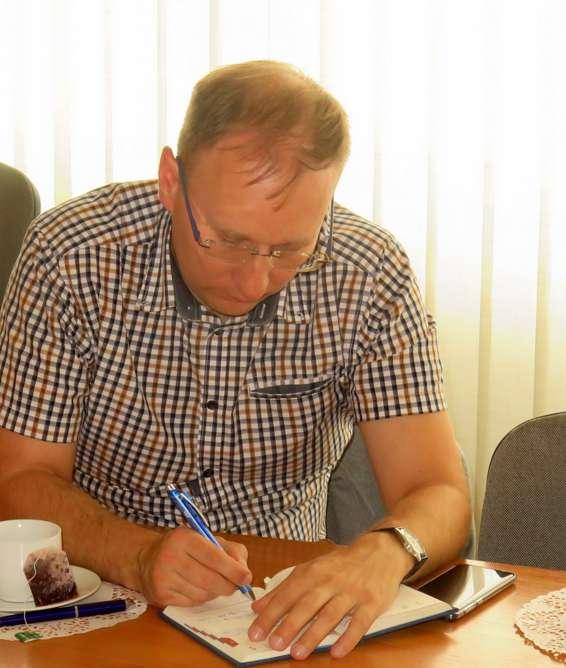 Bolesław Krystowczk, obok Henryk Siuda; Robert Cieszyński Przyjęcie do Stowarzyszenia nowego członka Prezes Bolesław Krystowczyk