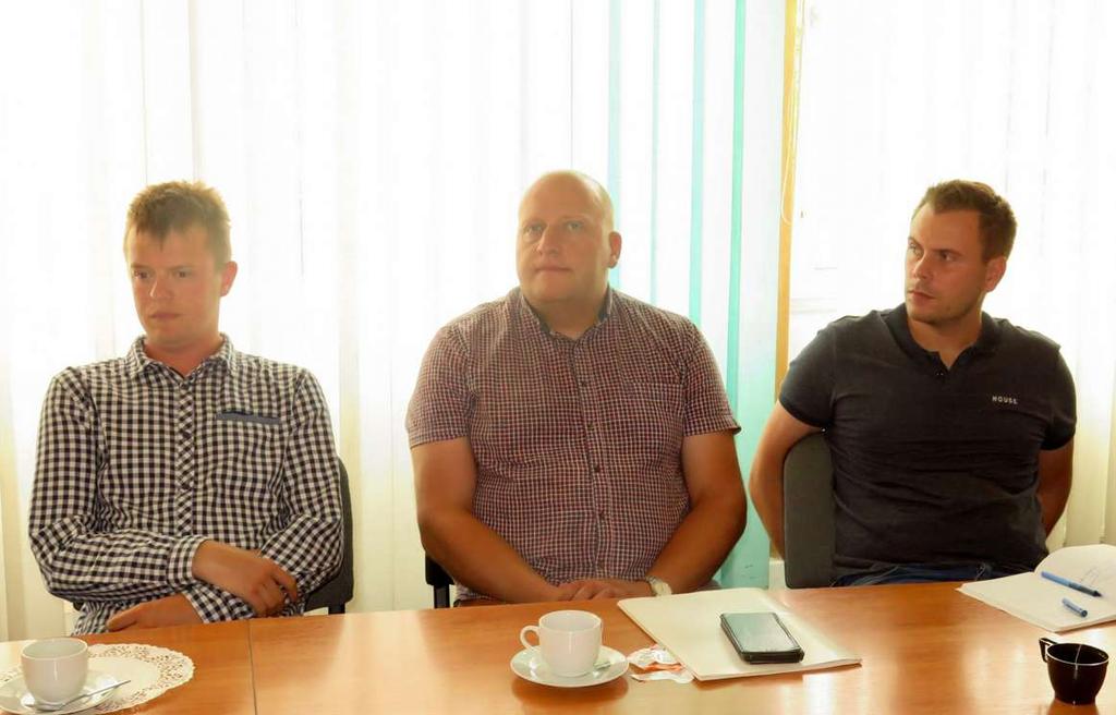 Bolesław Krystowczk, Jerzy Chylewski; Jarosław Bolt Piątkowy wieczór, po uroczystym otwarciu spotkania, to czas