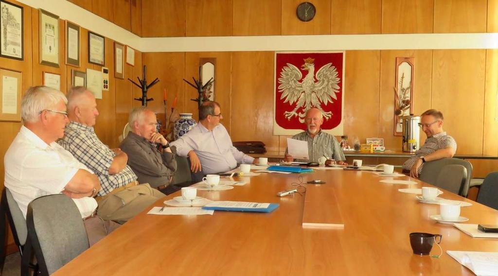 Powyższa wypowiedź i zawarte w niej spostrzeżenia były przyczynkiem do wielowątkowej wymiany zdań na temat jakości prac geodezyjnych i celowości uczestniczenia w szkoleniach organizowanych przez