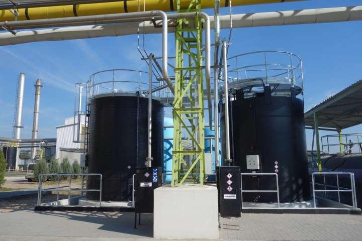 STC Warszawa 019 - Inwestycje 018 OPA Wymiana zbiorników magazynowych środków chemicznych Cel: Optymalizacja BHP Wymiana zbiorników wykonanych ze stali węglowej oraz żywic epoksydowych zastępując je