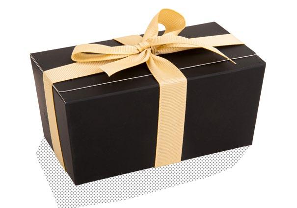 Zawartość: 14 pralin (200 g) Wymiary opakowania: 12 x 6,5 x 5,5 cm Kolor opakowania: Srebrny 