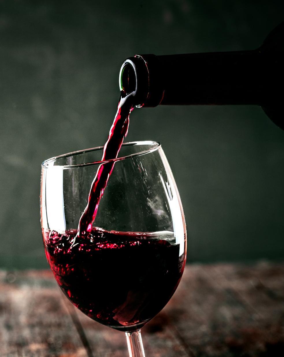 DODATKOWE OFERTY WINA CZERWONE CENA POJEMNOŚĆ Contenda Cabernet Sauvignon Spain (półwytrawne) 45 PLN 0,75 l Palacio de Anglona Tempranillo (półsłodkie) 49 PLN 0,75 l Canepa Classico Merlot Chile