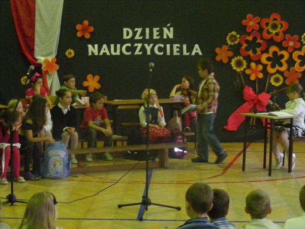 nstruktor naucyc śpe UCNIOIE SP 3 NA START Inaugurację skolnego 30 Skole, abynr3ty, scególny jak codnu, Aleksandra adearoać ropocęto Hanc od gotoość sy pota ś Następne predstała noych dr Iabelę