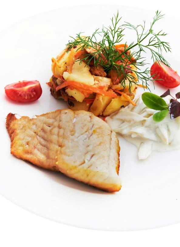 SKOMPONUJ SWÓJ CIEPŁY BUFET Filet z indyka z morelą i sosem brzoskwiniowym z chili i pomidorem Dorsz z salsą paprykową Karczek pieczony w sosie z wędzoną śliwką Krucha wieprzowina w pieczeniowym