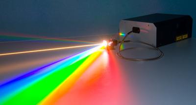 Komercyjne źródła światła białego Fianium Źródło światła białego w zakresie 450-2500 nm o własnościach wiazki laserowej (spójność, kolimacja) [www.photonicsonline.