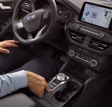 E-shifter - pokrętło sterowania automatyczną skrzynią biegów umożliwia szybkie i łatwe wybieranie trybów przekładni poprzez jego obrócenie Podgrzewana kierownica Pakiet Comfort (AGEAB) klimatyzacja