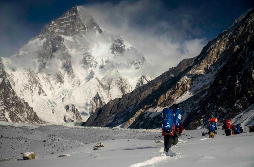OPIS FILMU Akcja filmu rozgrywa się podczas zimowej wyprawy na K2, drugą górę świata.