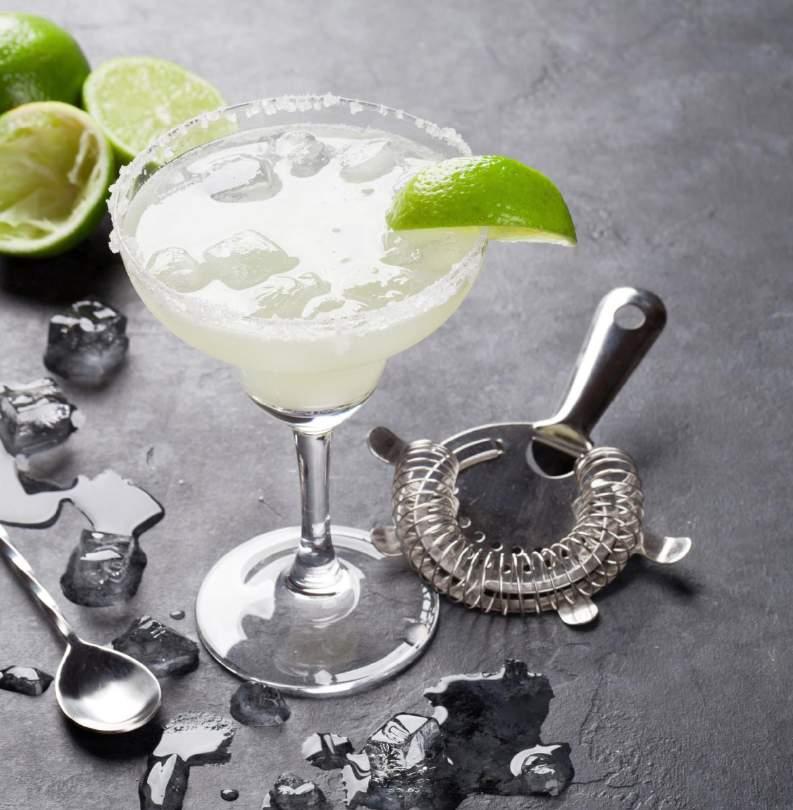 DODATKOWE OFERTY* OPEN BAR Cena za osobę 5H 130 PLN 10H 220 PLN Wino białe i czerwone Wódka Whiskey Piwo SOFT DRINKI (Pepsi, 7up, Mirinda, Tonic) CENA Butelka 1l 7 PLN
