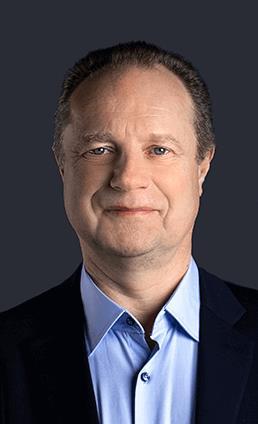 Dariusz Korzycki (Członek Rady Nadzorczej) jest wspólnikiem firmy audytorskiej HKK Biegli Rewidenci Sp. z o.o., Sp. k.