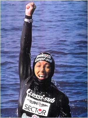 Kobiety freedivingu Deborah Andollo (kub.), w 1996 r.