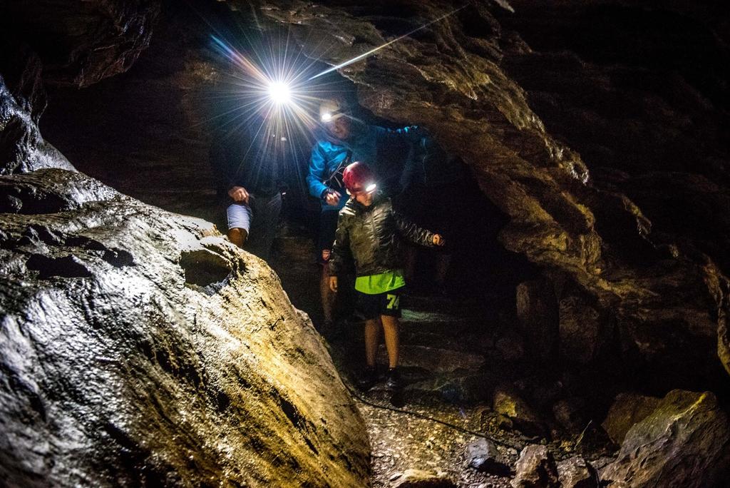 szerzej znany jako autor literatury niezupełnie speleologicznej).