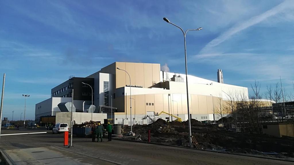 Instalacja, jak wszystkie nowe spalarnie odpadów komunalnych w Polsce, wyposażona jest także w blok przetwarzania żużli i popiołów paleniskowych, unieszkodliwiania (stabilizowania i zestalania)