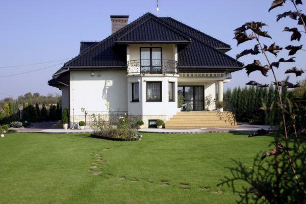 Nowe okna krok po kroku: poradnik kupującego Wiadomości z rynku Zakup stolarki do domu to inwestycja na długie lata.