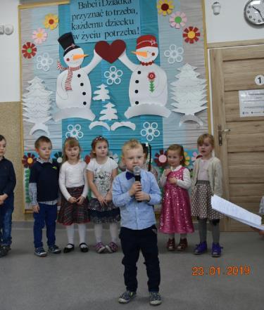 Na zakończenie zrobiono pamiątkowe zdjęcie uczestników spotkania. Dzień Babci i Dziadka Dnia 23.01.2019 r.