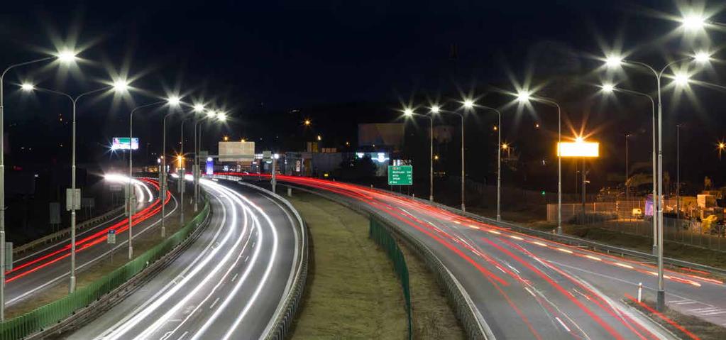 OŚWIETLENIE ULICZNE I DROGOWE Wyraźna poprawa widoczności na drodze, dzięki białemu światłu lamp drogowych w technologii LED.