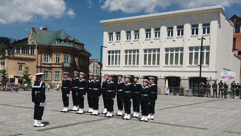 Uczniowie klasy drugiej XII Liceum Ogólnokształcącego zdobyli II Miejsce w V Ogólnopolskim Przeglądzie Musztry Klas Mundurowych Zakopane 2017. Wydział Edukacjikontakt ul.
