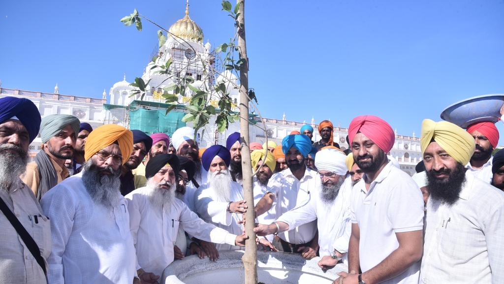 sulqwnpur lodi ngri dw rmg vi spyd hovygw[ BweI longovwl Anuswr 550vyN prkws purb smwgmw qon pihlw pihlw swrw Sihr ie`k sumdr qy nvykli id`k ivc swhmxy hovygw[ BweI longovwl ny AwiKAw ik sri guru