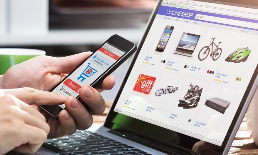 zakresie obecności firm w Internecie, wokół
