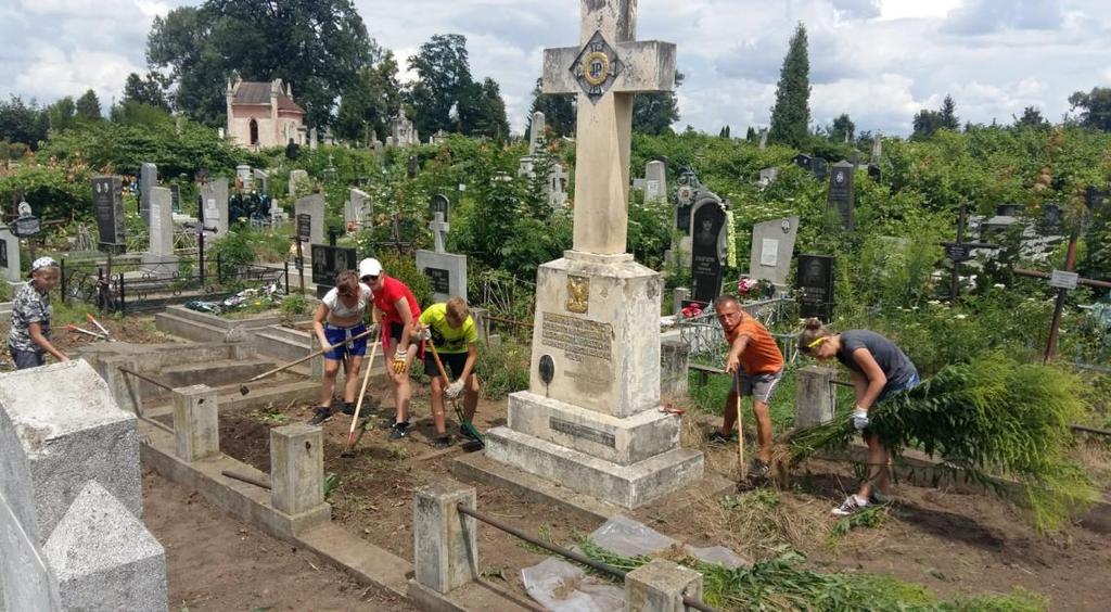 Najwyżej, od lewej: Bartłomiej Kańko, Norbert Hałabura, Jakub Kraszkiewicz, Wiktor Kruk i pan Marcin Kruk.