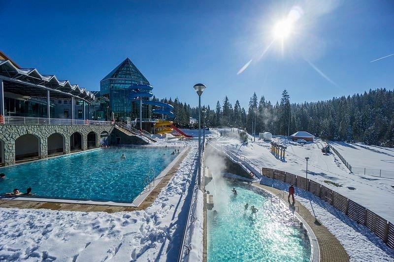 Termy Bukovina W Termach BUKOVINA znajdziesz baseny rekreacyjne i pływackie zarówno wewnątrz, jak i na zewnątrz.