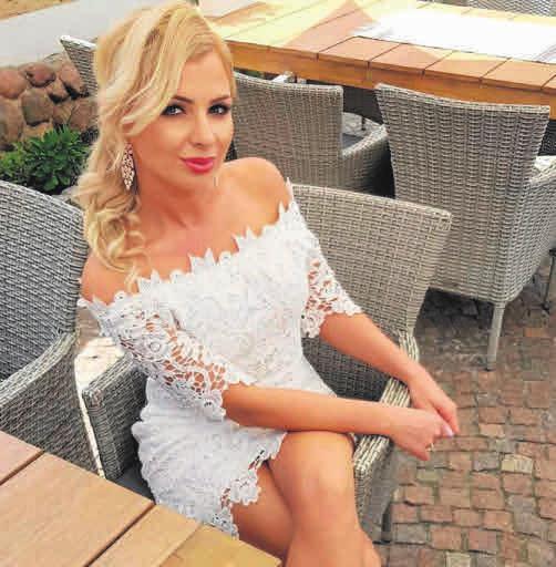 Jej portfolio jest bogte, bo oprócz mlowni klientek n różne okzje, przygotowywł m.in. modelki do sesji zdjęciowych, teledysków i progrmów telewizyjnych. Wygrł również konkursy mrek Rimmel i Avon.