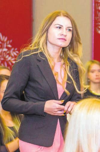 njlepszego sp w nszym województwie Bet Poleck (z lewej),