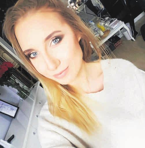 Do tego, żeby zjmowć się brdziej profesjonlnie pznokcimi, pchnął ją mąż i wysłł n tygodniowe szkolenie z żelu i zdobień.
