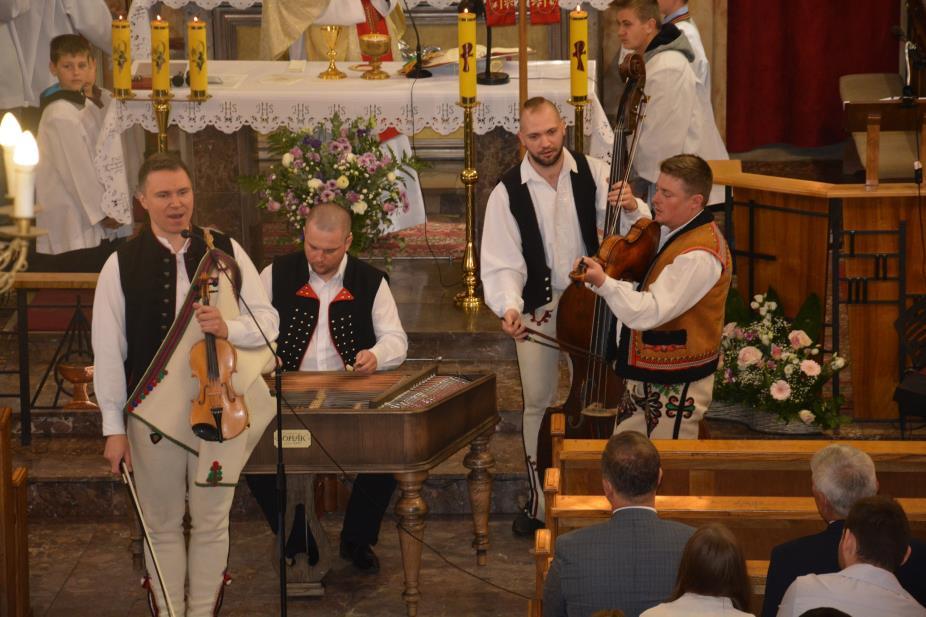 - Tradycyjnie odbył się Koncert Papieski w kościele w Gostkowie, udział w nim wzięła folkowa kapela Góralska Hora. - Uroczyste otwarcie zmodernizowanego budynku Gminy Łysomice odbyło się 11 maja.