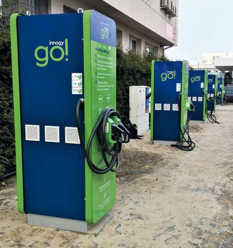 Pojemność baterii kwh* Maksymalna dopuszczalna moc ładownia DC Moc przetwornika AC/DC punktu ładowania kw Rodzaj wtyczki/gniazda 1 2 3 4 Czas ładowania prądem DC*** min.