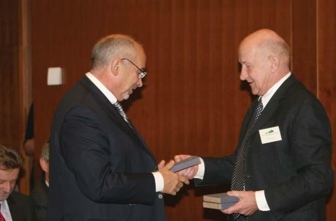 współudziale Polskiego Towarzystwa do Badań nad Rakiem Piersi i Redakcji Nowotwory Journal of Oncology. Okolicznościowy adres wygłasza prof.