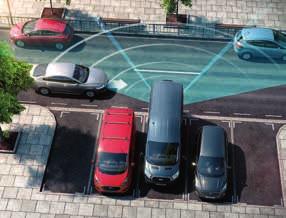 monochromatyczny wyświetlacz w zestawie wskaźników automatyczna zmiana świateł drogowych na mijania automatyczne światła i wycieraczki z czujnikiem deszczu podgrzewana przednia szyba Active Park