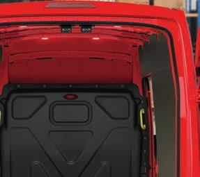 NOWY FORD TRANSIT Oświetlenie w kabinie i przedziale ładunkowym AMBIENTE TREND LIMITED Oświetlenie w kabinie - lampki w podsufitce, z funkcją stopniowego wygaszania Oświetlenie w kabinie - w tylnej